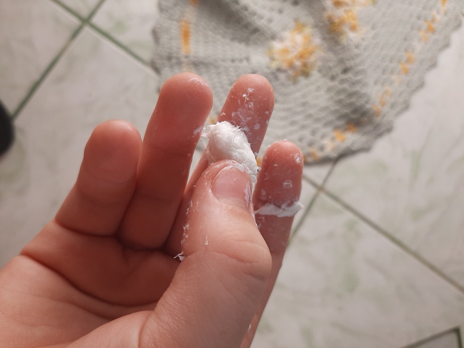 É só ficar amassando até virar a massinha pronta!