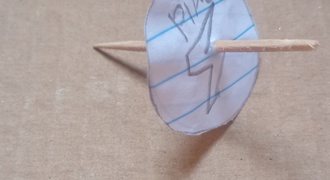 Pião de palito e papel