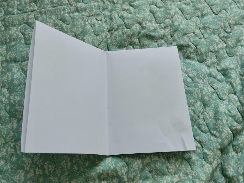 Dobre para o lado e desdobre.Vai virar um livro.