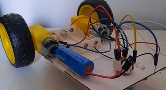 Carrinho elétrico movido a pilhas