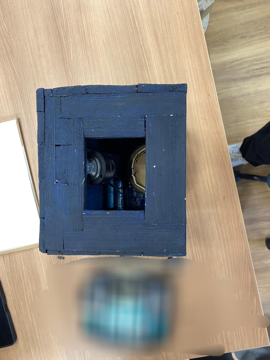 1 - Corte o miriti em:
3 retângulos
3 quadrados 
1 retângulo pequeno 
obs: deixe uma parte aberta.