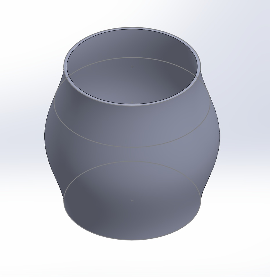 Modelagem do corpo do pinguim
Para construir o corpo do pinguim, foi estabelecido que a altura total do pinguim seria de 220mm. Portanto, considerou-se que o corpo teria 150mm e a cabeça 70mm. Dessa forma, para a construção do corpo, a altura foi dividida em 5 circunferências distribuídas igualmente para conferir um formato oval: a cintura e o pescoço possuem 125mm de diâmetro, a circunferência abaixo do pescoço e acima da cintura possuem 142,50mm de diâmetro e a barriga apresenta 160mm de diâmetro. Depois, foi utilizada a ferramenta "spline" para ligar as circunferências e a ferramenta "boundary-surface" para preenchê-las. Por último, utilizou-se a ferramenta "thicken" para conferir uma espessura de 3mm.