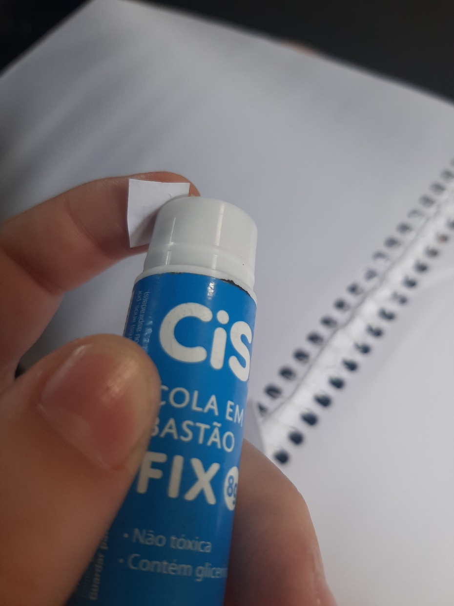 Passe a cola Bastão no papel