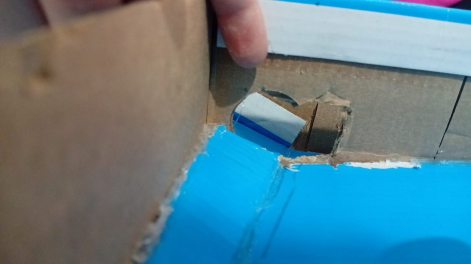 o buraco em que falei na etapa anterior você vai ter que abrir o buraco um poco, mais o menos como tá a foto