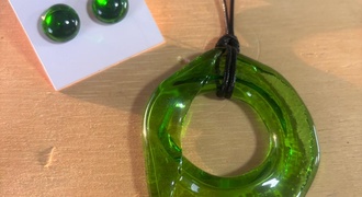 Coleção Heineken - Joias feitas de garrafas de vidro