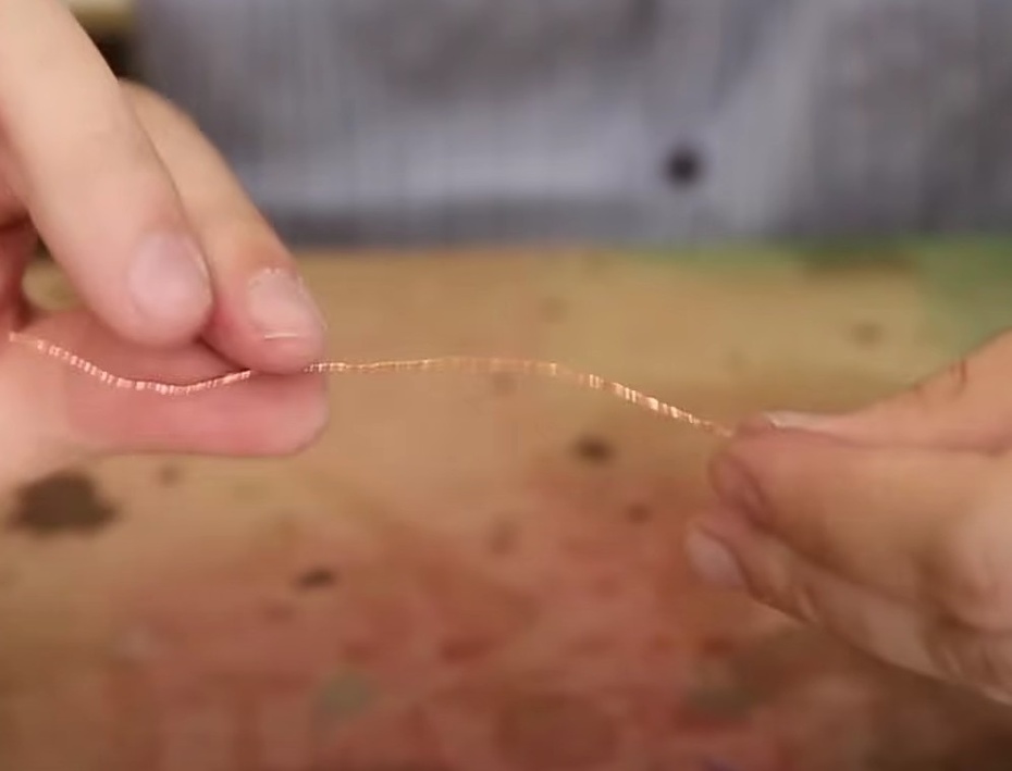 Repita este processo para os outros 5 fios de cobre.