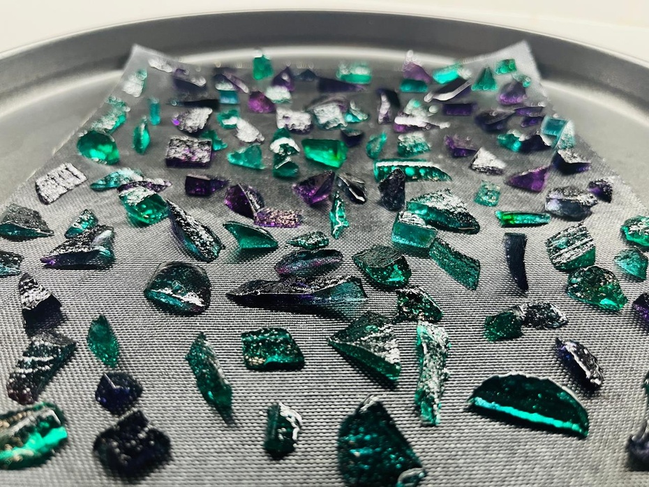 Fazer o mesmo com as aparas. Importante não deixar as partes encostadas uma nas outras.