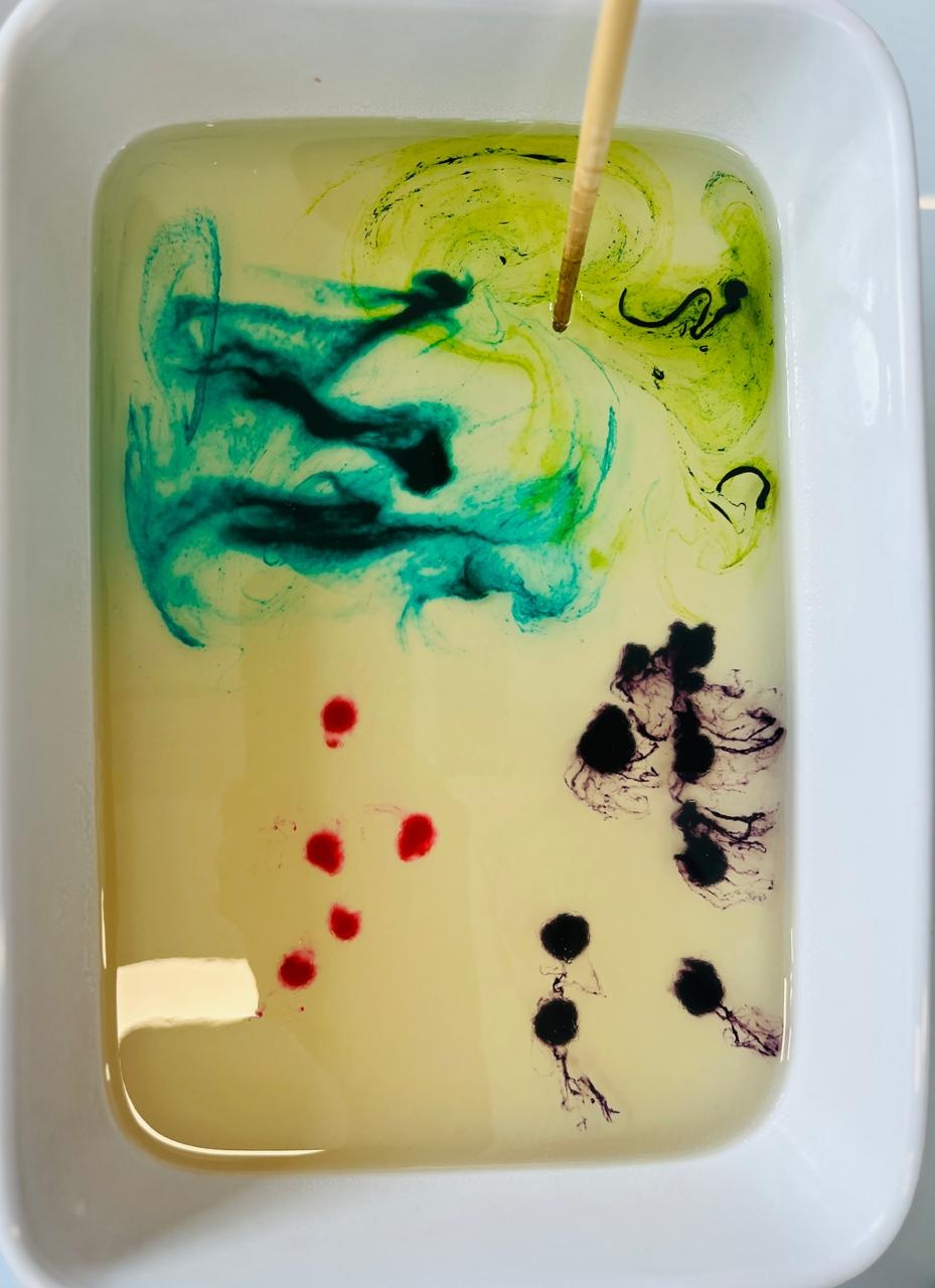 Colocar essências, saborizantes e corantes a gosto (opcional).