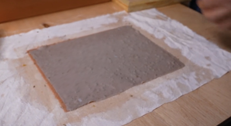 Cubra com outra camada fina de polpa (pode ser de cor diferente, criando efeito bicolor).