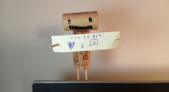 Boneco anti-esquecimento com rolha de vinho