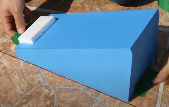 Posicione a rampa alinhada a linha norte/sul, com a parte mais alta apontada para o sul (caso esteja no hemisfério norte) e a parte mais baixa para o norte e utilize fita adesiva para fixar na posição.

Finalização dos ajustes do relógio (válido para qualquer método utilizado anteriormente)