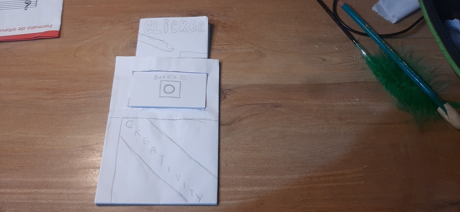 Você vai ter que contar quantos cliques você já deu no botão, e conforme você clica, você desbloqueia coisas novas, sendo elas:
50 cliques: você desbloqueia o boost que, quando você aperta o botão, um clique conta como dois.
100 cliques: você desbloqueia o boost que, quando você aperta o botão, um clique conta como 3.
150 cliques: você desbloqueia a permissão de customizar o botão.
É um joguinho pré definido, não tem muito o que fazer.