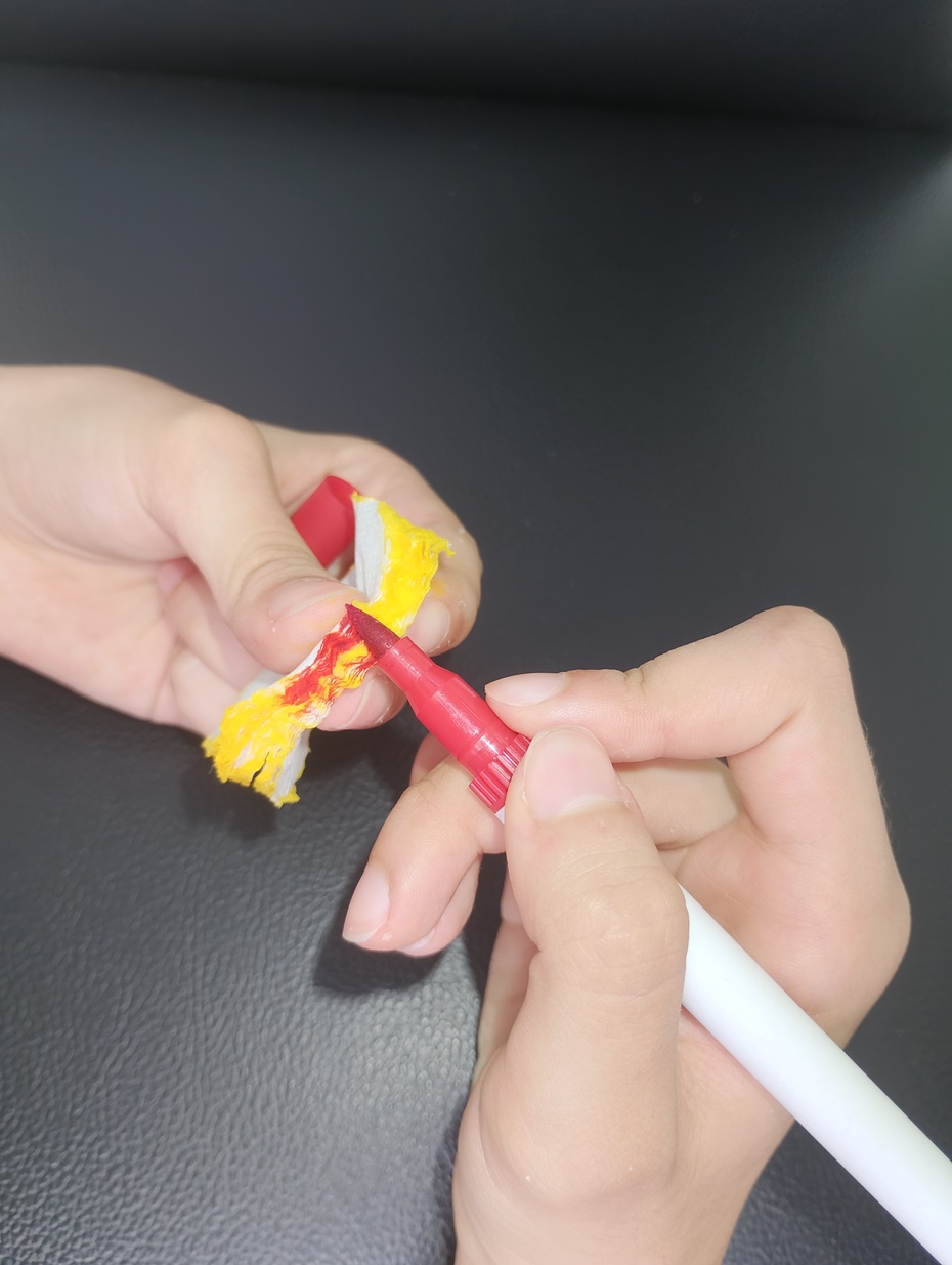 Se quiser de outra demão de pintura com uma canetinha de outra cor para dar um efeito de degradê.